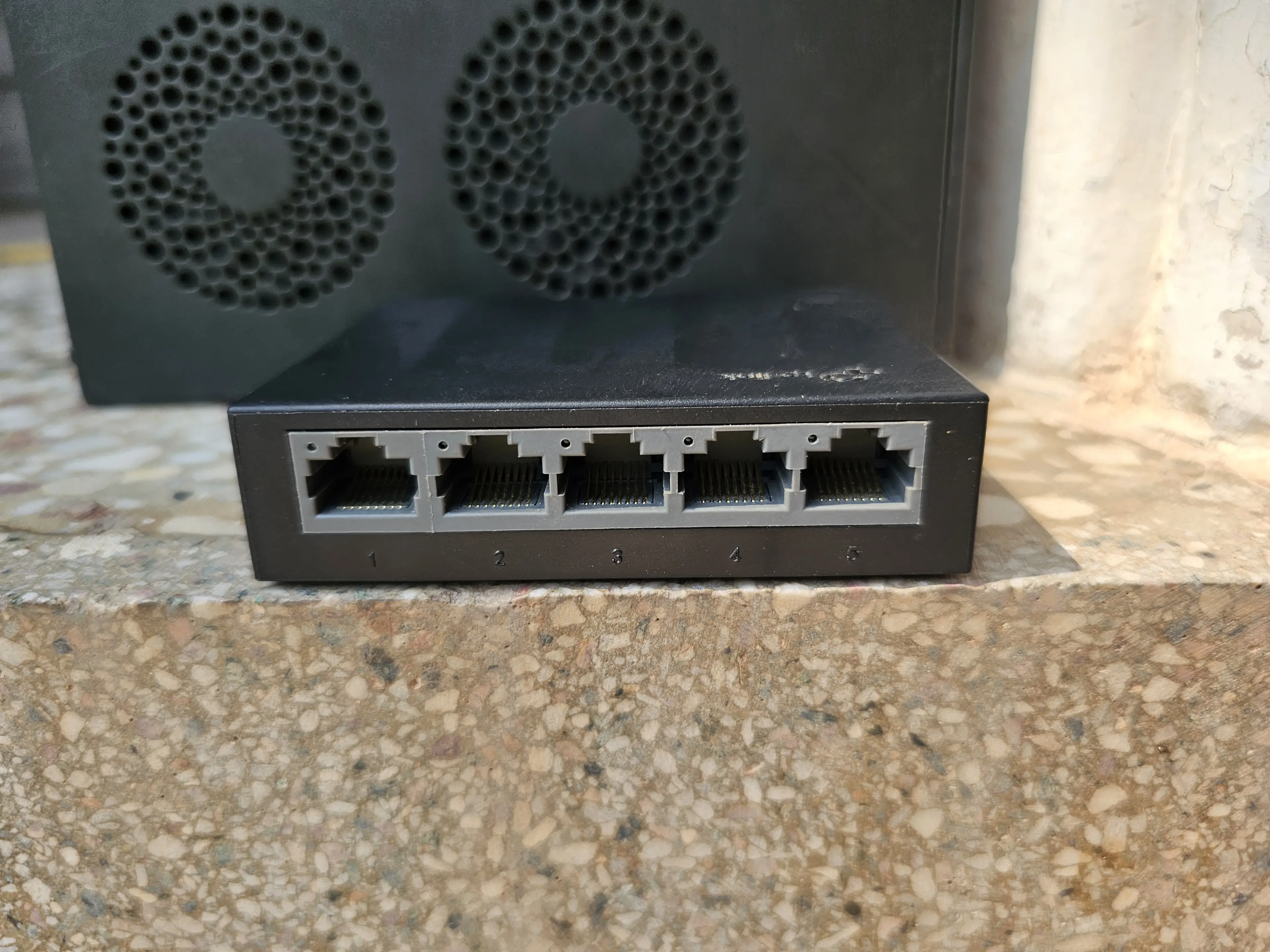 TP-Link LS1005G